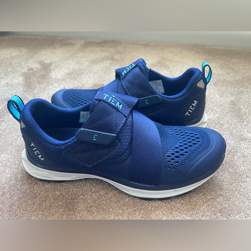 TIEM Slipstream Cycle Shoes Size 7.5 with cleats